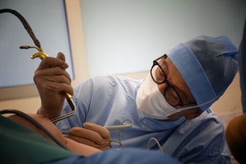 When is it safe to combine plastic surgery procedures?